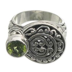 Peridot cocktail ring, 'Evergreen'