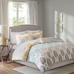 Madison Park Essentials Central Park Queen Complete Comforter & Cotton Sheet Set in Yellow/Aqua - Olliix MPE10-388