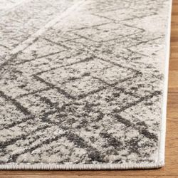 "Adirondack Collection 5'-1" X 7'-6" Rug in Ivory And Silver - Safavieh ADR110B-5"