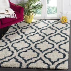 "Hudson Shag Collection 5'-1" X 7'-6" Rug in Ivory And Slate Blue - Safavieh SGH284T-5"