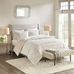 Madison Park Twin/Twin XL Back Print Long Fur Comforter Mini Set in Blush - Olliix MP10-6209