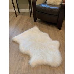 Highland Select Natural Long Wool Sheepskin 1-1/2 Pelt Shag Rug - 2' x 4'