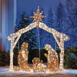 Crystal Splendor Outdoor Scenes by BrylaneHome in Nativity Scene Christmas Decoration
