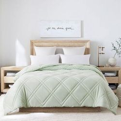 Double Diamond Down Alternative Comforter by St. James Home in Green (Size FL/QUE)