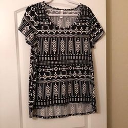 Lularoe Tops | Lularoe Black And White Pattern Top. Size Large. Excellent Used Condition | Color: Black/White | Size: L