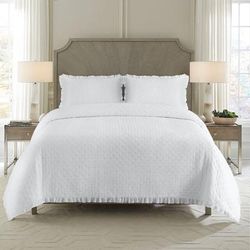 Ruffled Quilt Set by BrylaneHome in White (Size KING)