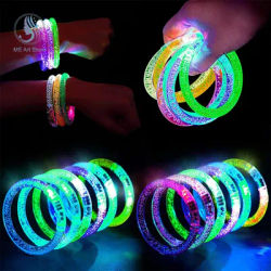 5Pcs Glow Sticks bracciali forniture per feste Glow in The Dark LED lampeggiante polso LED