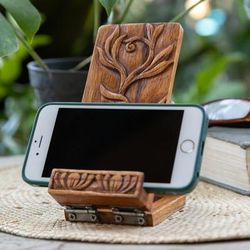 'Nature-Inspired Leafy Hand-Carved Jempinis Wood Phone Stand'
