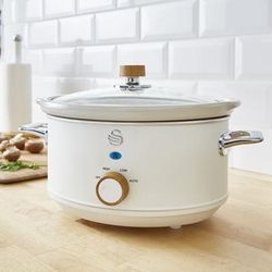 Swan 3.5L Nordic Slow Cooker - White by Salton® in White