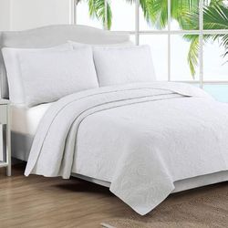 Estate Collection Seaside Quilt Set by American Home Fashion in White (Size KING)
