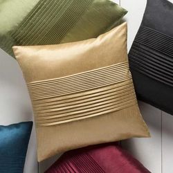 Early 18" x 18" Traditional Olive Throw Pillow - Boutique Rugs
