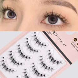Korean girl group false eyelashes, naturally fitted with false eyelashes, exuding a cold and sophisticated look, a must-have for