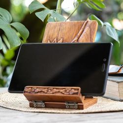 'Nature-Inspired Jempinis Wood Tablet Stand from Bali'