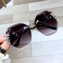 Nouvelle mode strass lunettes de soleil femmes minceur lunettes de soleil marée rouge crème solaire Anti-ultraviolet coréen lunettes lentille soleil