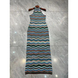Robe longue tricotée élégante pour femme, imprimé dégradé rayé, col halter, sans manches, taille haute, pour l'été 2026