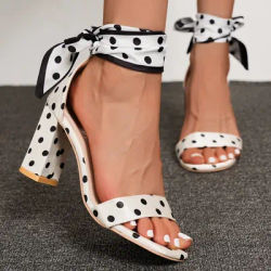 Sandales à talons hauts élégantes à pois avec lacets pour femme, nouvelle collection été 2026, talon épais simple, chaussures pour femme
