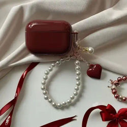 Pendentif en forme de cœur rouge vin perlé pour étui de protection d'écouteurs sans fil AirPods - Housse de protection résistante aux rayures, aux chutes et aux chocs