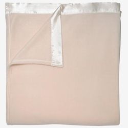 BH Studio Luca XL Blanket by BH Studio in Ivory (Size KING)