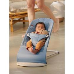 BabyBjrn Bouncer Bliss, Light Gray Frame Petal Quilt Cotton Blue
