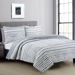 Nara Quilt Set by American Home Fashion in Gray (Size FL/QUE)