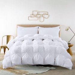 Pintuck Stitch White Duck Down Comforter by St. James Home in White (Size FL/QUE)
