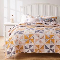 Pinwheel & Posey Quilt Set by Greenland Home Fashions in Peach (Size 2PC TWIN/XL)