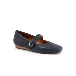 Wide Width Women's Valdivia Flat by SoftWalk in Navy (Size 11 W)