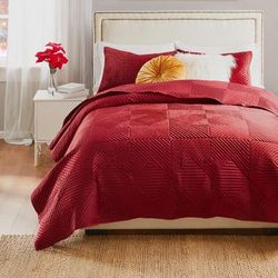 Riviera Velvet Finely Stitched Modern Quilt Set, Red, 3-Piece King by Greenland Home Fashions in Red (Size TWIN)