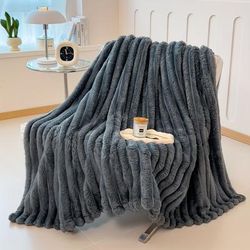 TEMU 1pc Cozy Contemporary Striped Plush Blanket, Thickened Polyester Fabric, Multipurpose Bedspread, Nap, And Pet Blanket, 250-300gsm