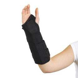 Medline Universal Wrist and Forearm Splint, Right Arm, 10" (25.4 cm), 1 EA (ORT18000R)
