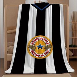 TEMU Newcastle Brown Ale Fleece Blanket - Black & With Emblem, Soft Warm Throw For Sofa Bed , Machine Washable Contemporary Design, Throw Blanket For Couch, Decor, Modern Home Accessory, Durable
