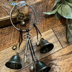 1 maniglia per porta con campana da strega appesa, carillon a vento decorativo in vimini, decorazione per la casa