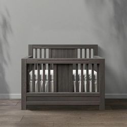 Romina Furniture Ventianni Convertible Crib