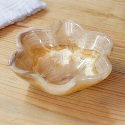 'Six-Leaf Clover-Themed Hand-Carved Natural Marble Catchall'