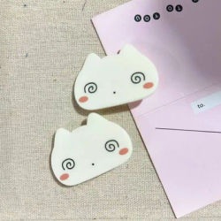 2Pcs Cute Dizzy Cat Hair Clips Kawaii White Acrylic Barrettes for Girls Daily Sweet Hair Accessories Women Jewelry