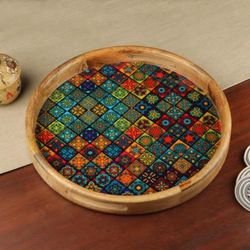 'Mandala-Patterned Round Mango Wood Tray Coated in Resin'
