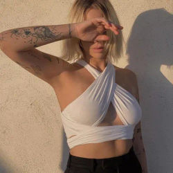 Femmes à bretelles croisées sur le devant découpées licou cou sans manches dos nu enveloppement haut court bandeau gilet été Sexy hauts femme vêtements