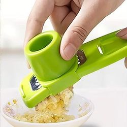 Mini spremiaglio da 2/4 pezzi, strumento manuale per tritare e schiacciare l'aglio, gadget da cucina ecologico e creativo per tritare facilmente l'aglio, tritaaglio portatile per cucinare a casa,