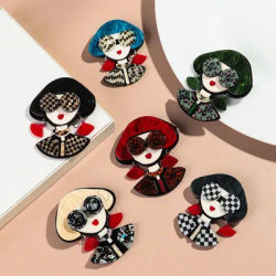 Fashion Acrylic Wearing Sunglasses Girl Brooches for Women Lovely Smart Lady Brooch Lapel Pins Clothing Jewelry Accessories