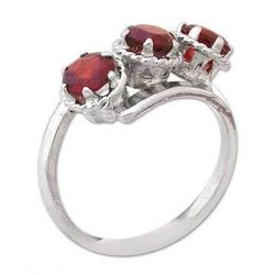 Garnet 3 stone ring 'Glamorous'
