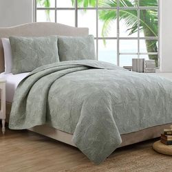 Leaf Stitch Quilt Set by American Home Fashion in Green (Size KING)