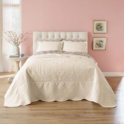 Lily Damask Bedspread by BrylaneHome in White (Size QUEEN)