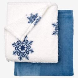 Fleece Blanket + Free Throw by BrylaneHome in Blue Snowflake (Size FL/QUE)