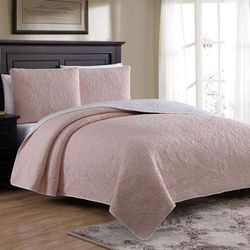 Marseille Quilt Set by American Home Fashion in Soft Pink (Size FL/QUE)