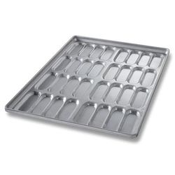 Chicago Metallic 42465 Cluster Hot Dog Bun Pan, Makes (32) 5 3/5" x 2 4/25" Buns, AMERICOAT Glazed 22 ga Aluminized Steel, Silver
