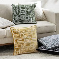 Kishi 18" Square Cotton Off White/Slate Blue/Silver Gray/Gray/Onyx Throw Pillow - Boutique Rugs