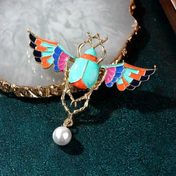 Spilla con sciarpe alate Colorful egian Revival Beetle Egypt Pin New Alloy Dropping Oil Beetle Pearl