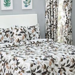 Magnolia Comforter Set by Ellis Curtains in White (Size QUEEN)