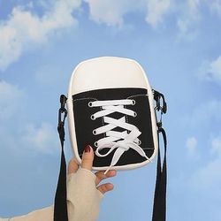 Borsa a tracolla da donna ispirata alle sneaker: borsa a tracolla casual in tela con design allacciato per adolescenti e outfit street style