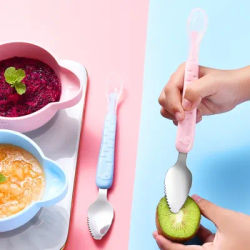 Cucchiaio per l'alimentazione degli alimenti per bambini cucchiaio morbido in Silicone per raschiare